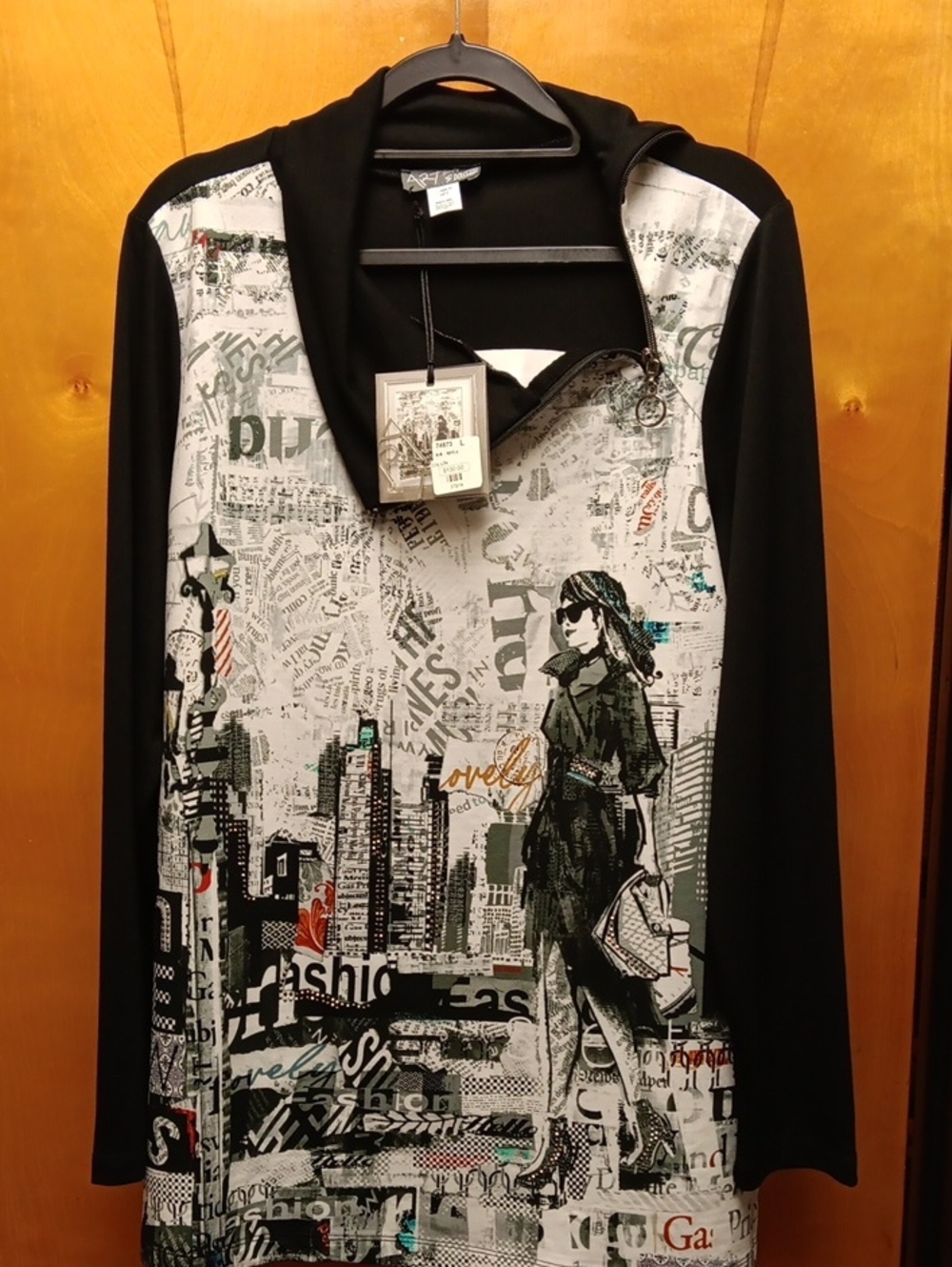 Women's Black & White Graphic Collared Blouse